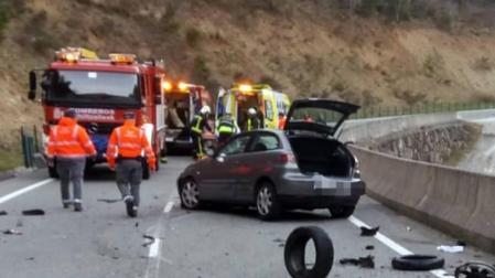 Un motorista de 39 años ha fallecido este lunes en un accidente de tráfico en el kilómetro 7,6 de la NA-2040, a la altura del pantano de Itoiz.