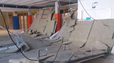 Se desprende parte del techo en el Colegio Público Patxi Larrainzar