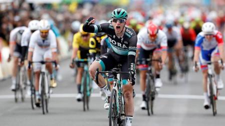 Bennett (Bora) rompe la racha de Groenewegen en la París-Niza