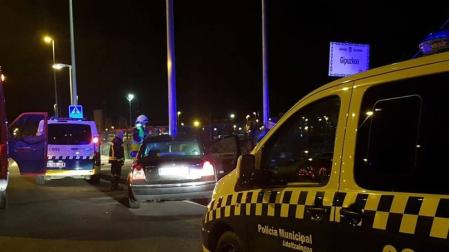 Dos heridos leves tra empotrar su coche contra una farola en Pamplona