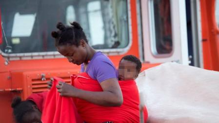 Rescatados más de 550 inmigrantes a bordo de 21 pateras este sábado en las costas españolas