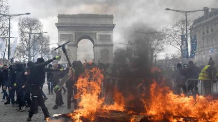 Saqueos y disturbios durante un acto de los "chalecos amarillos" en París