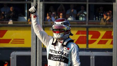 Hamilton da un golpe de autoridad en Australia