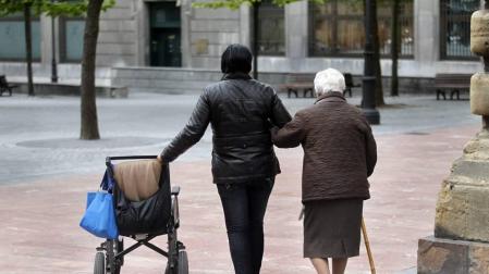 Unas 1.600 cuidadoras no profesionales volverán a cotizar a la Seguridad Social