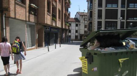 Piden reponer contenedores “con la tapa rota o sin ella”en Alsasua