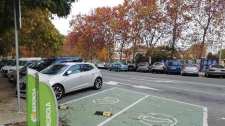 En España apenas hay 800 puntos de carga semirrápida (> 22 kW) frente a los 25.000 de Francia o Alemania