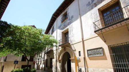Colegio Abogados de Tudela dona al Archivo Municipal 1.600 libros de derecho