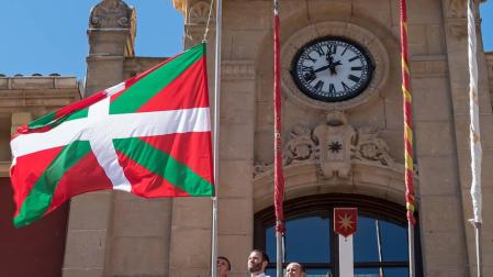 33 ayuntamientos han pagado ya más de 200.000 € en pleitos por las banderas