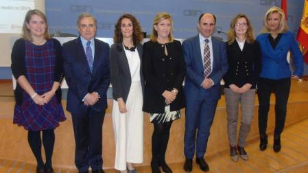Elisa Genua, José Antonio Sarría, Gabriela Uriarte, María Victoria Vidaurre, Manu Ayerdi y Mayte Irisarri.