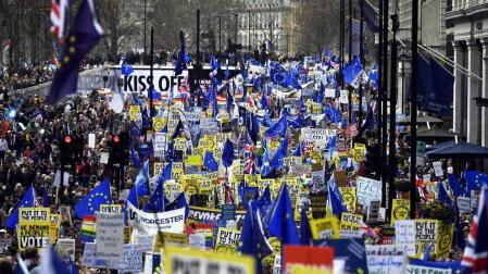Cientos de miles de personas se manifiestan por un referéndum del 'brexit'