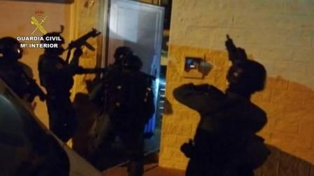 Desarticulada una red de tráfico de personas y de drogas, con 19 detenidos