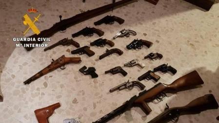 Detenido un hombre de 75 años por disparar a su vecino y tener 19 armas en casa