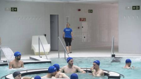 Los jugadores del club rojillo disfrutaron este lunes, 25 de marzo, de una jornada de relajación en las instalaciones del balneario Elgorriaga.