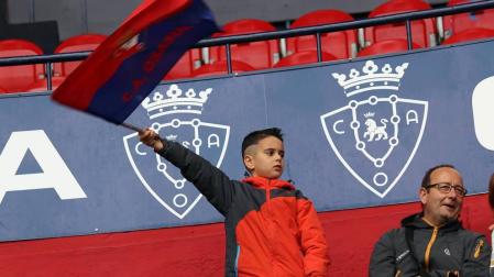 Fotos del búscate en la grada del Osasuna Femenino-SD Eibar