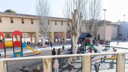 Imagen del patio de Infantil del colegio público Elvira España.