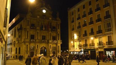 Varios de los edificios más emblemáticos de la Comunidad foral apagaron sus luces en sintonía con el resto del mundo