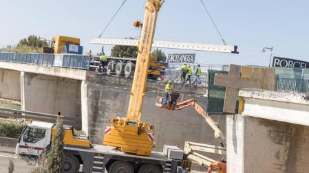 Comienza el montaje del puente de acceso a Tudela
