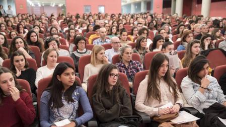 Cientos de estudiantes visitan la UPNA