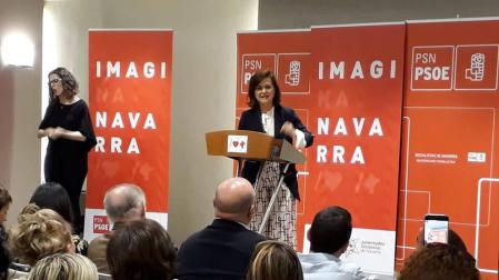 Carmen Calvo dice en Pamplona que la derecha quiere "volver" al periodo neandertal