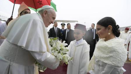El Papa afirma en Marruecos que la inmigración no se resuelve con "barreras"