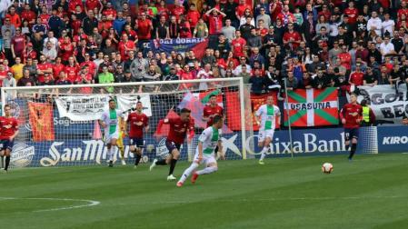 Fotos del búscate en la grada del Osasuna - Extremadura