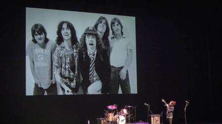 Minimusic organizó en Baluarte el espectáculo Rock en Familia. Descubriendo el Rock Internacional. Un viaje por la historia del rock internacional desde los años 50 hasta la actualidad.
