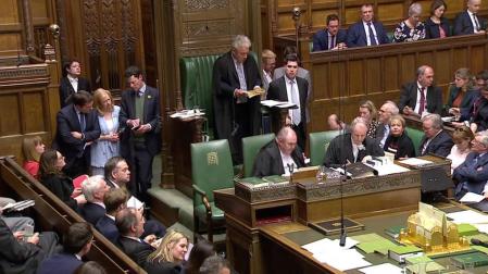 El Parlamento británico no respalda ninguna de las alternativas para el "brexit"