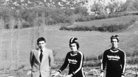 Eusebio Unzué recibirá en nombre de Abarca Sports (Reynolds, Banesto, Balears, Caisse y Movistar) el reconocimiento a 40 años de ciclismo.