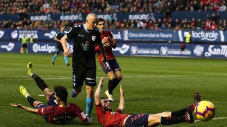 Los jugadores de Osasuna lograron la victoria en la Jornada 16 tras derrotar por la mínima, en el estadio de El Sadar y con un gol de Íñigo Pérez en el minuto 89, al Lugo.