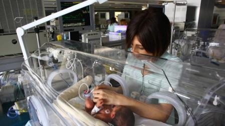 Sube el número de bebés prematuros y alcanza los más de 400 nacidos al año