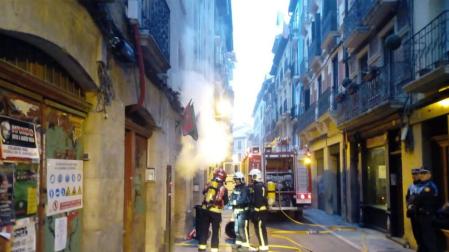 Un incendio causa daños cuantiosos en la peña Alegría de Pamplona