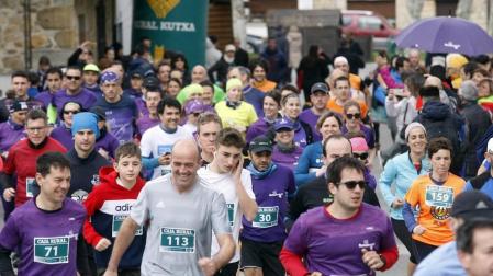 Para completar la inscripción en las carreras de las categorías inferiores había que entregar dos kilos de alimentos o más para donar al comedor social Paris 365. Para la carrera de adultos eran 4 kilos de alimentos.