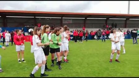 Celebración de las jugadoras de Navarra sub17 tras quedar subcampeonas