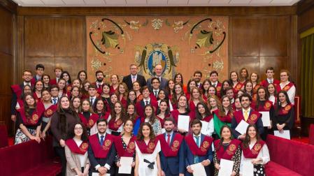 75 alumnos del Programa de Becas Alumni de la UN celebran su graduación