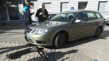 Una persona herida al ser golpeada cuando circulaba con un patinete en Pamplona