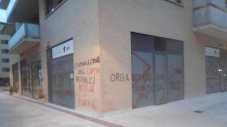 Aparecen pintadas en la sede de UPN en Sarriguren