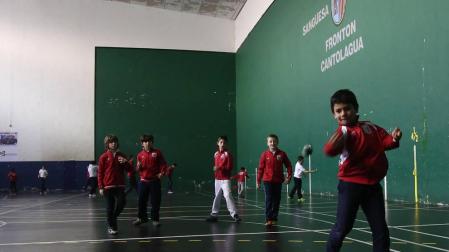 La gestión directa de la zona deportiva de Sangüesa, en el aire