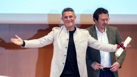 Alejandro Sanz recibe el título de Hijo Adoptivo de Cádiz
