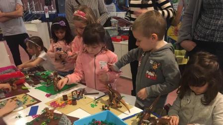 Agenda del domingo en Expofamily: Legos, gigantes, mesas redondas sobre el divorcio o internet