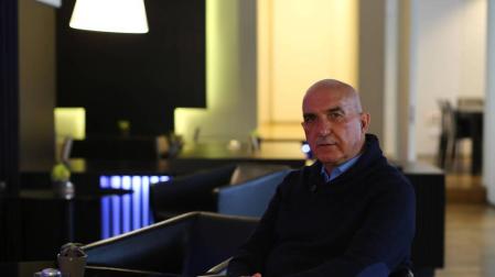 “Votar cada cuatro años para dar un cheque en blanco es una pantomima”