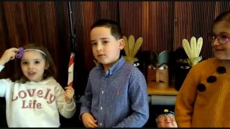 Los niños toman el micro en Expofamily