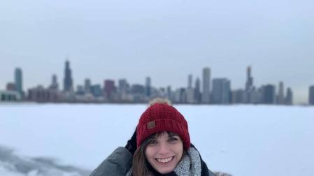 Alicia Calvo, maestra bilingüe junto al lago Michigan (Chicago)