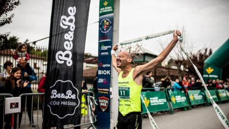 Ainhoa Sanz y Oier Ariznabarreta ganan la Media Maratón de Montaña de Bera