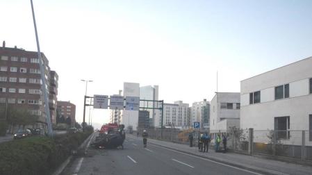 Atropella a un policía municipal al intentar huir de un control