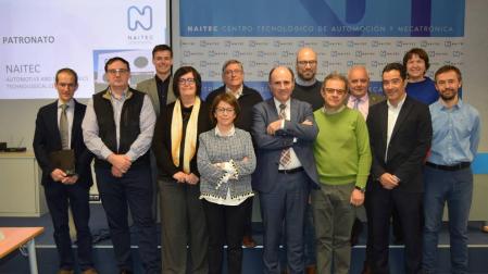 Representantes del Patronato de NAITEC. En el centro Manu Ayerdi (presidente del Patronato) y, a su derecha, Estibalitz Erauzquin (directora general de NAITEC).