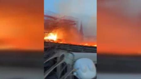 La estructura de Notre Dame permanece casi intacta