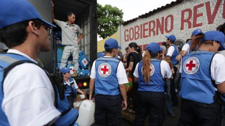 Todos cantan victoria por la ayuda humanitaria que se reparte en Venezuela