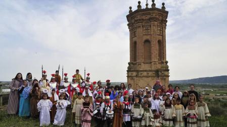 Las calles de Peralta acogieron por cuarta vez la representación de la Pasión de Cristo, protagonizada por los niños de la localidad.