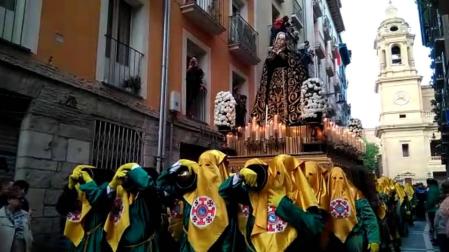La Dolorosa desfila por las calles del Casco Viejo de Pamplona