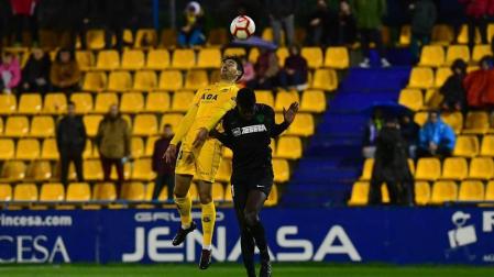 El Málaga de Víctor golea y se reengancha a la pelea